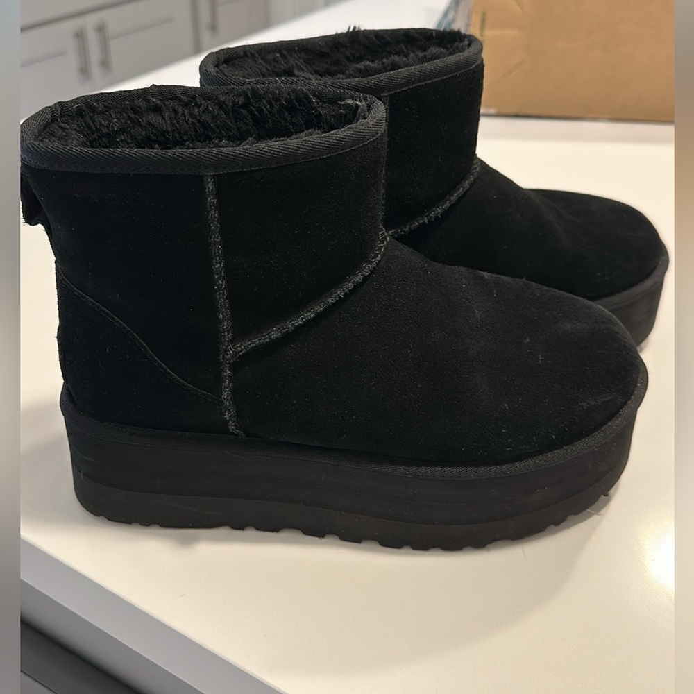 Classic Ultra Mini Platform Boot - Black, UGG